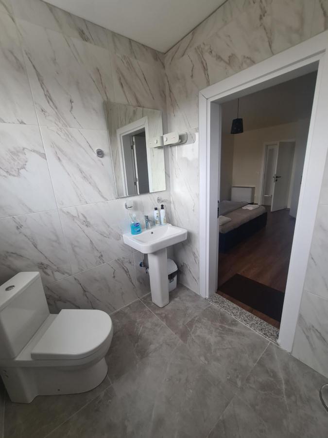 Hotel & Restaurant Frida Gjakova المظهر الخارجي الصورة