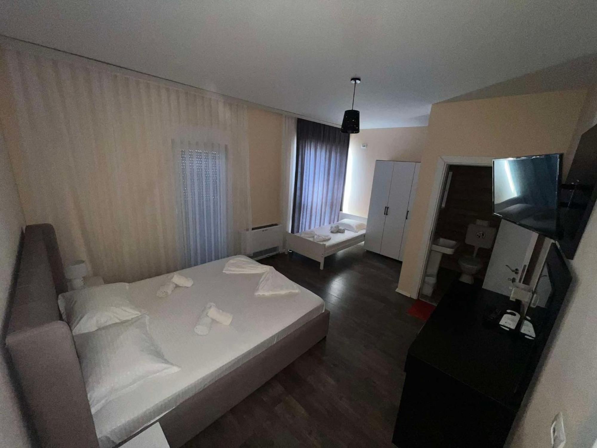 Hotel & Restaurant Frida Gjakova المظهر الخارجي الصورة